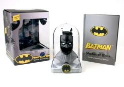 Batman: Deluxe Cowl: Lights up!