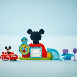 Mikkes Klubbhus og bil (10454)