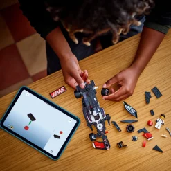 MoneyGram Haas F1 Team VF-24-racerbil (77250)