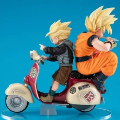 Super Saiyan Son Goku & Super Saiyan Son Gohan on Motorbike Desktop PVC Diorama 16 cm